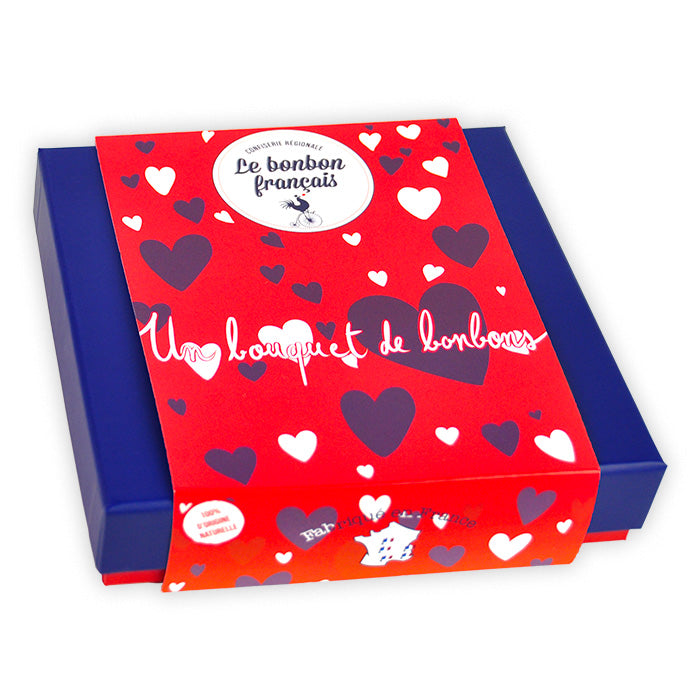 Coffret prestige Bouquet de Bonbons fermé dans son fourreau rouge à cœurs bleu blanc rouge et inscription centrale