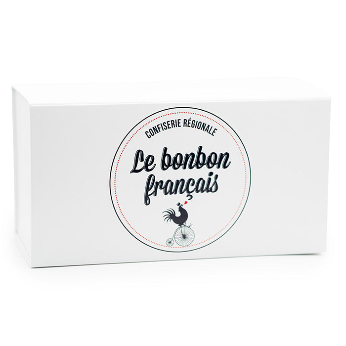 Packshot coffret Péché Mignon rectangulaire blanc avec logo rond Le Bonbon Français au centre