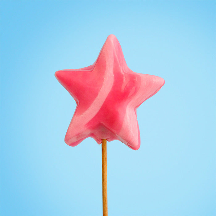 Sucette étoile à la fraise sur fond bleu
